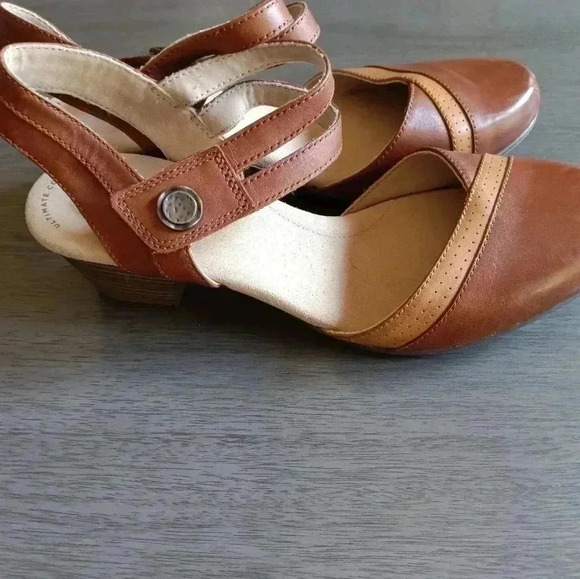 New Clarks - Picture 5 of 6